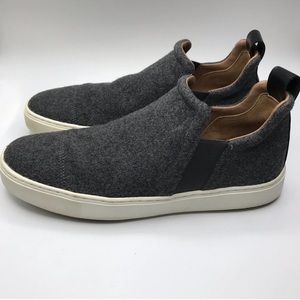 Men's Vince shoes - Slip on sneakers - Size 9.5 - EUC!